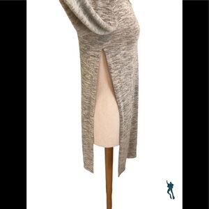 Fun fun fun sweat CoCo + Jamison. Check out the slits.